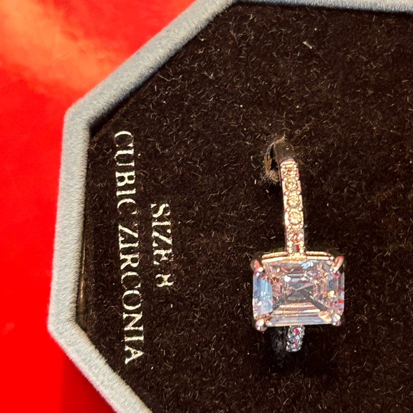 Zirconia Ring, Fine Silver Plate, Danecraft, Jewerly Box with LED light! Size 8. - Picture 7 of 8